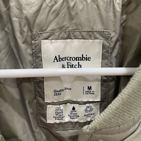 Abercrombie and Fitch Sage Green Puffer Cropped Jacket - Picture 10 of 10